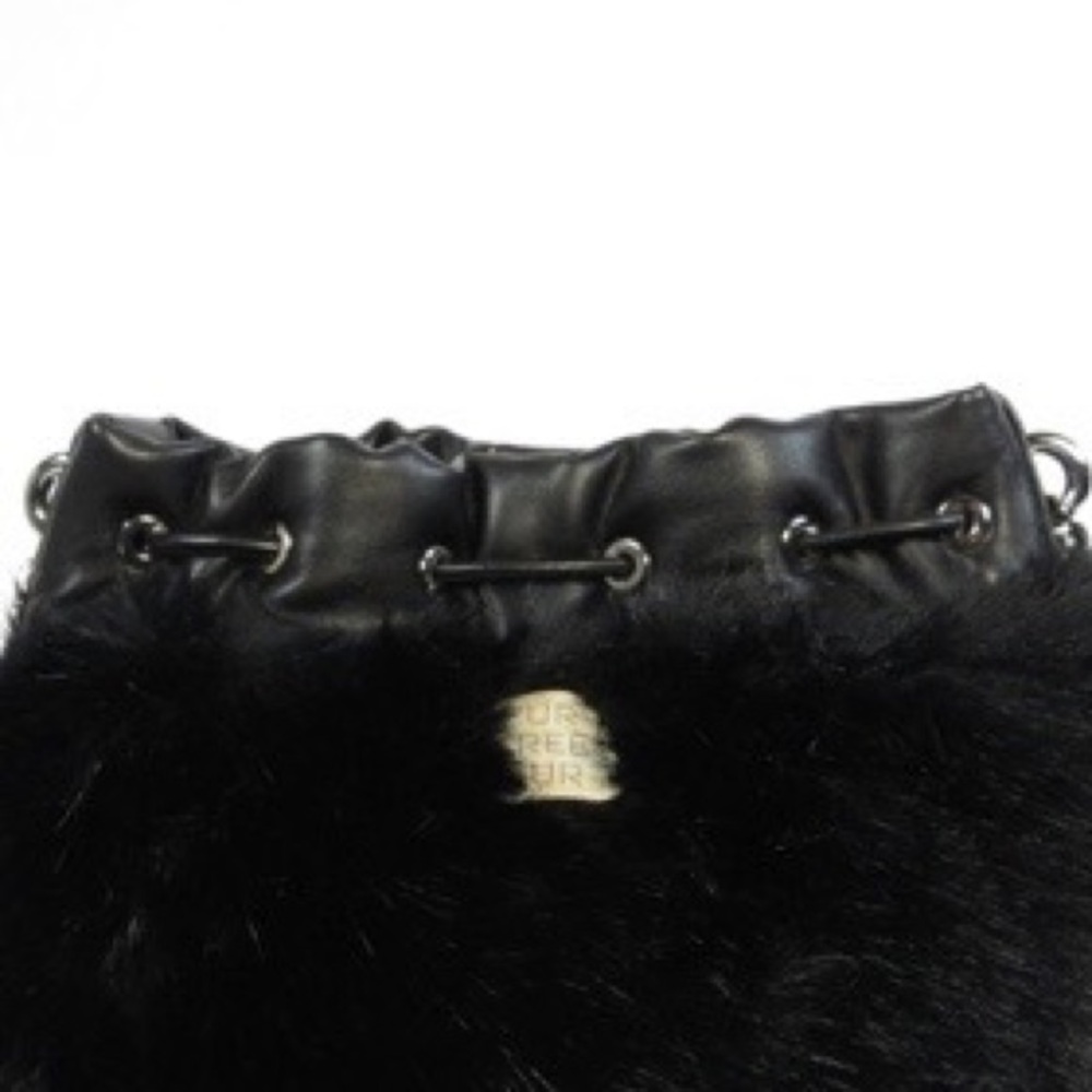 Stella Mccartney
Faux fur bucket bag - Picture 2 of 3